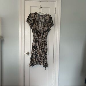Apt. 9 Black and Cream Abstract Wrap Dress Size 1X Fit and Flare Mini Dress